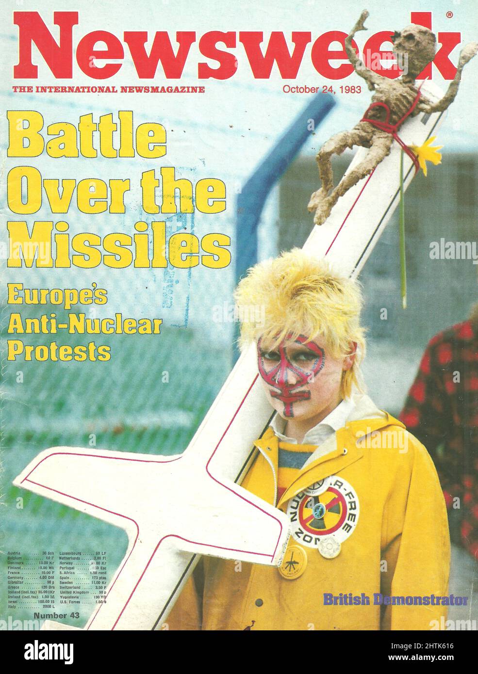 Newsweek cover October 24 1983 Battle over the missiles Europe's anti-nuclear protests British demonstator Stock Photo