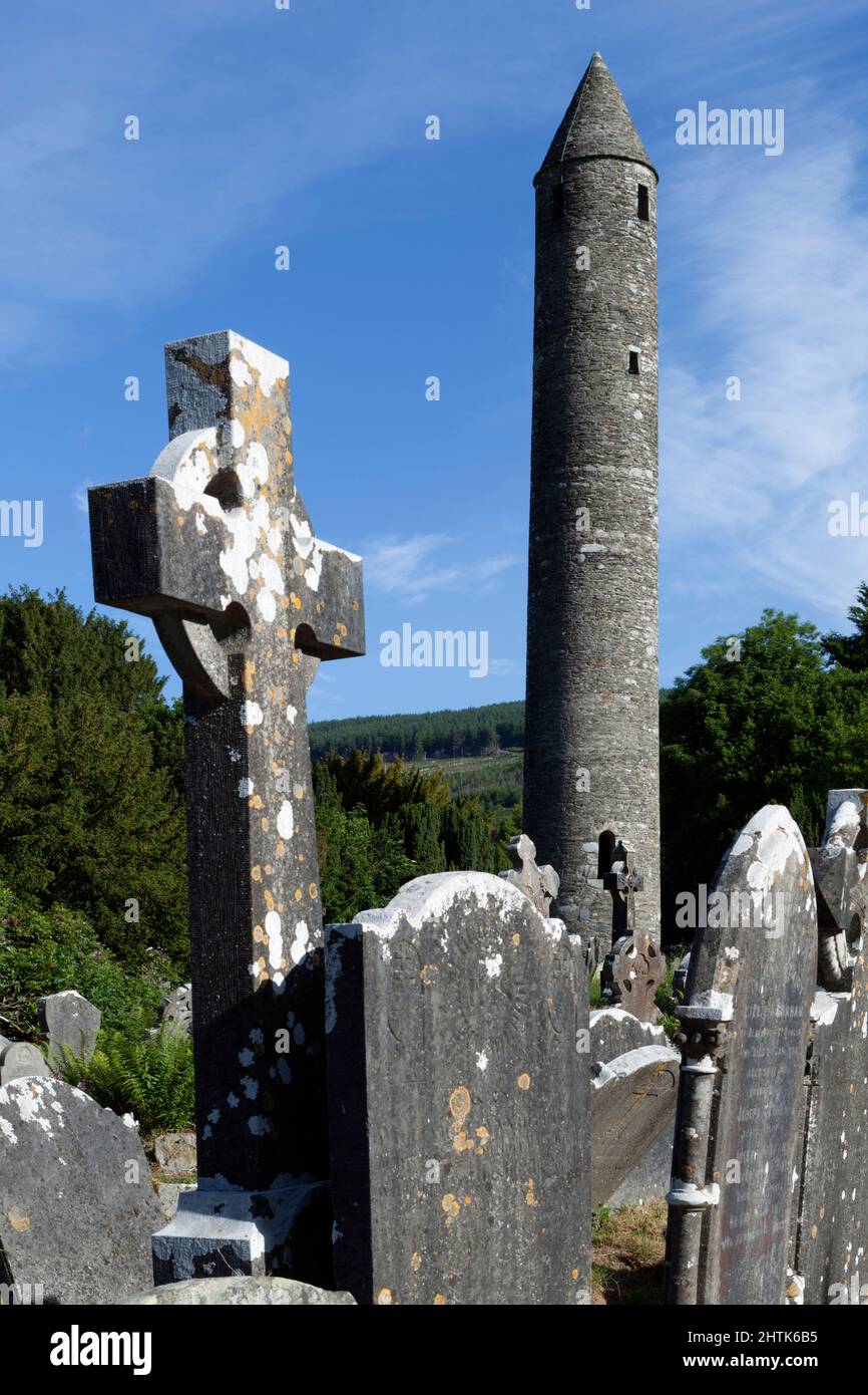 Celtic cross and Round Tower, Glendalough, County Wicklow, Ireland Stock Photo