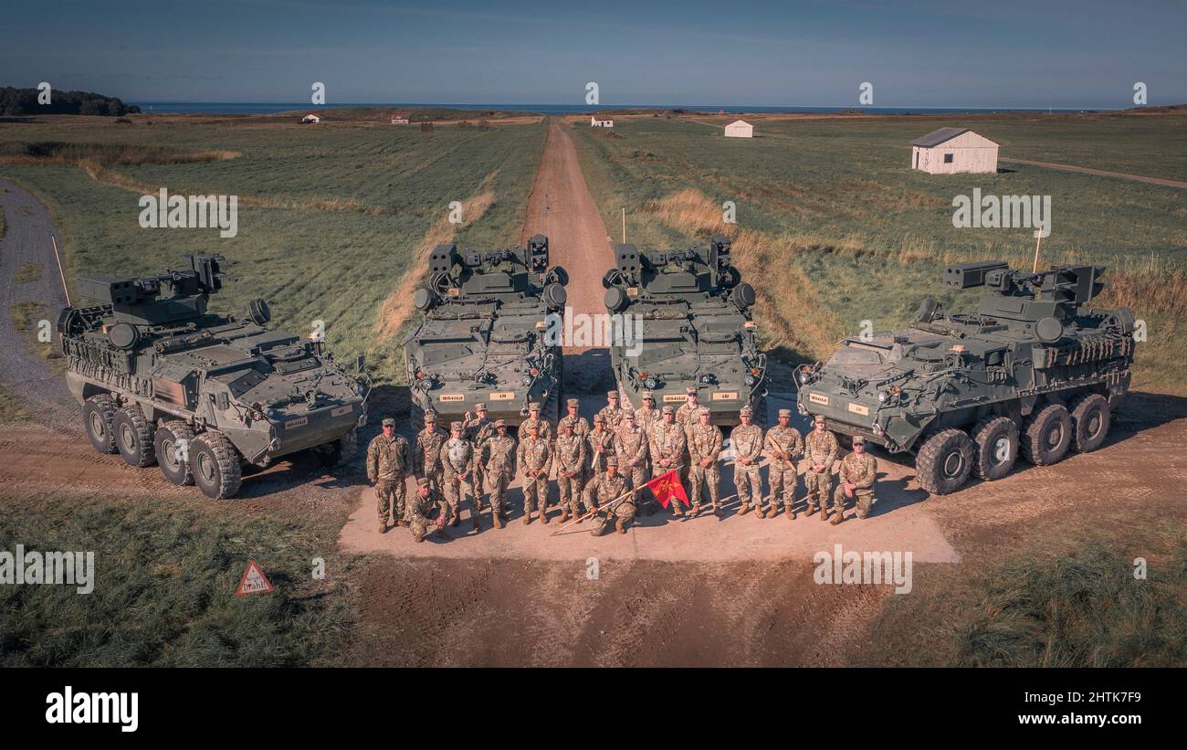 Grafenwoehr, Germany. 07 October, 2021. U.S. Army soldiers, with Alpha Battery, 5-4 ADAR pose with the new Stryker A1 M-SHORAD air defense system after successful live-fire testing at the Bundeswehr range, October 7, 2021 in Grafenwoehr, Germany.  Credit: Maj. Robert Fellingham/U.S Army/Alamy Live News Stock Photo