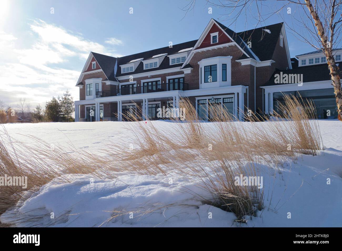 Toronto, Ontario / Canada, 02/12/2022: Golf club exterior in the winter landscape.  Deep snow and windy. Stock Photo