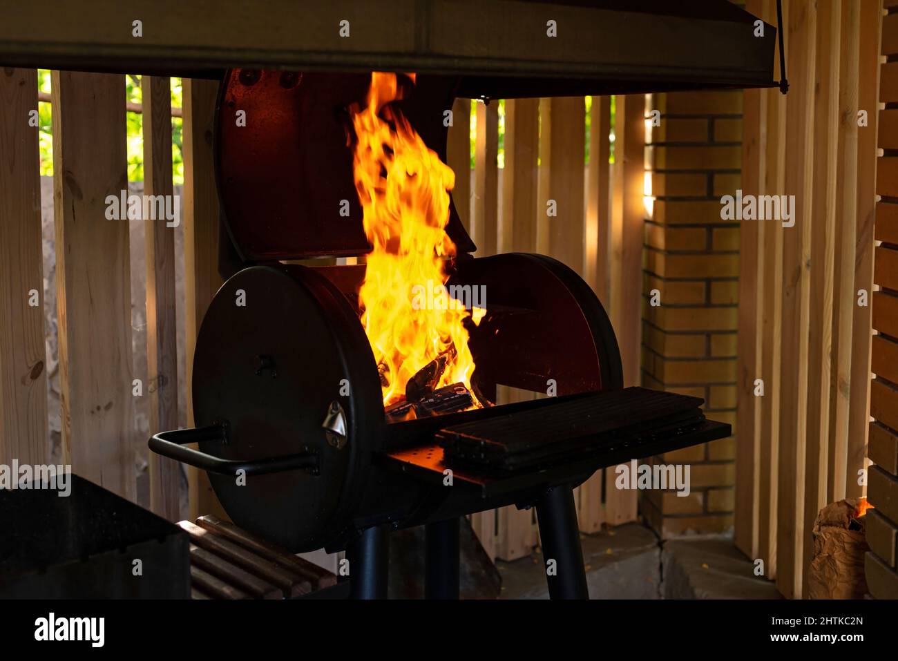 Restaurant open flame grill hi-res stock photography and images - Alamy