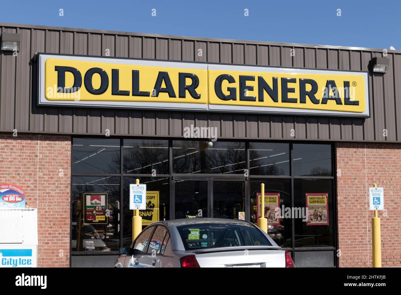Florence Circa February 2022 Dollar General Retail Location. Dollar
