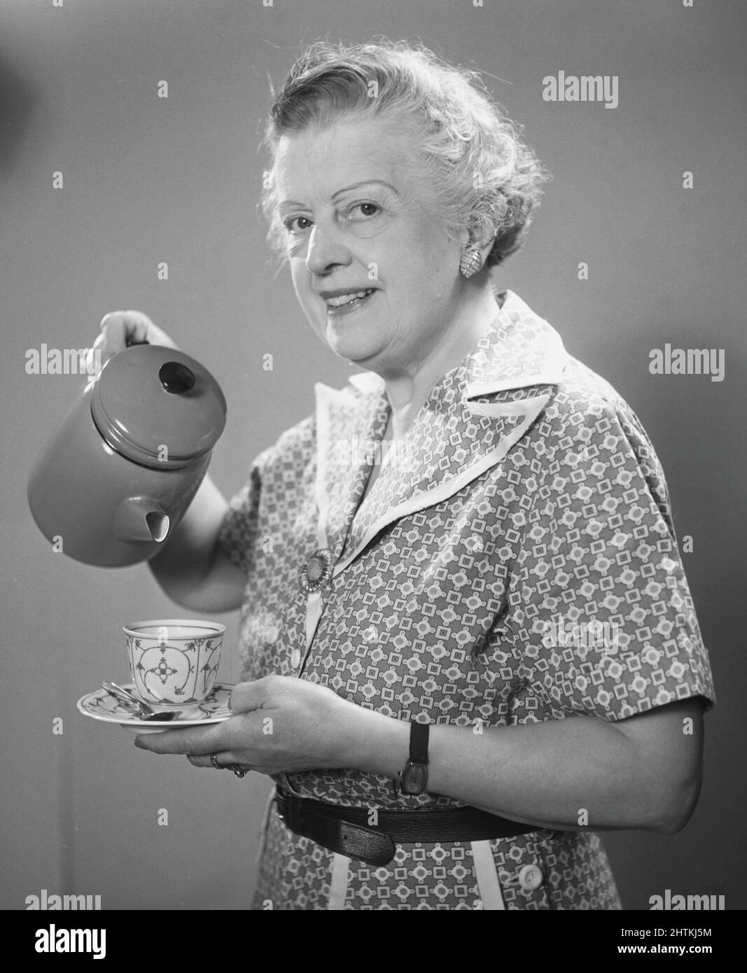 Coffee in the 1960s. A woman is pouring coffee into a coffee cup.  Sweden 1955Kristoffersson Ref BT51-7 Stock Photo