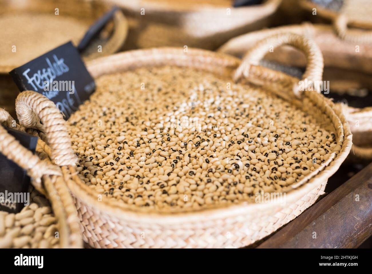 Blackeyed peas in wicker basket on shelf of grocery store Stock Photo