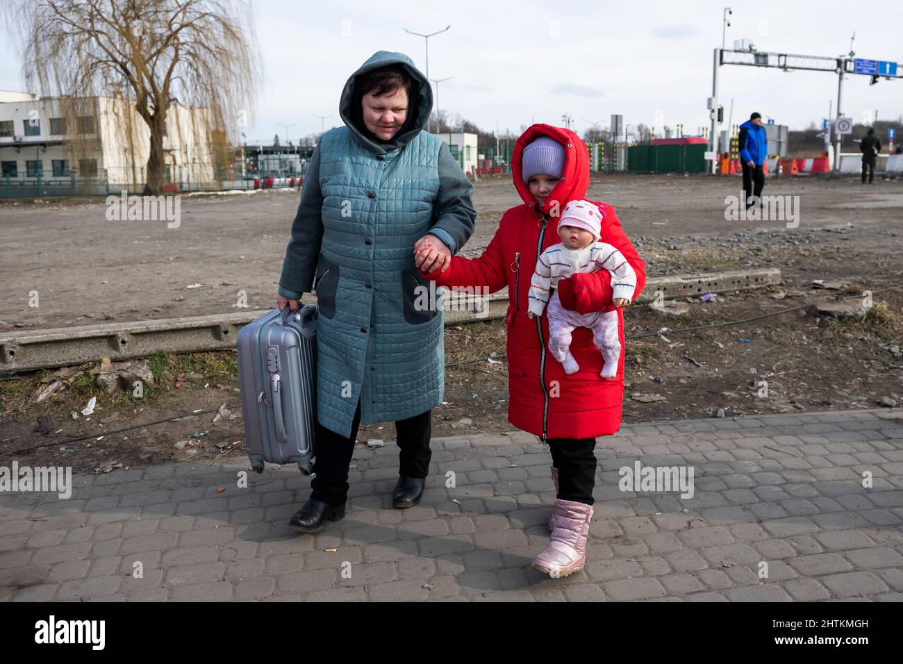 Medyka, Poland. 01st Mar, 2022. War refugees from Ukraine cross into Poland at the Medyka border