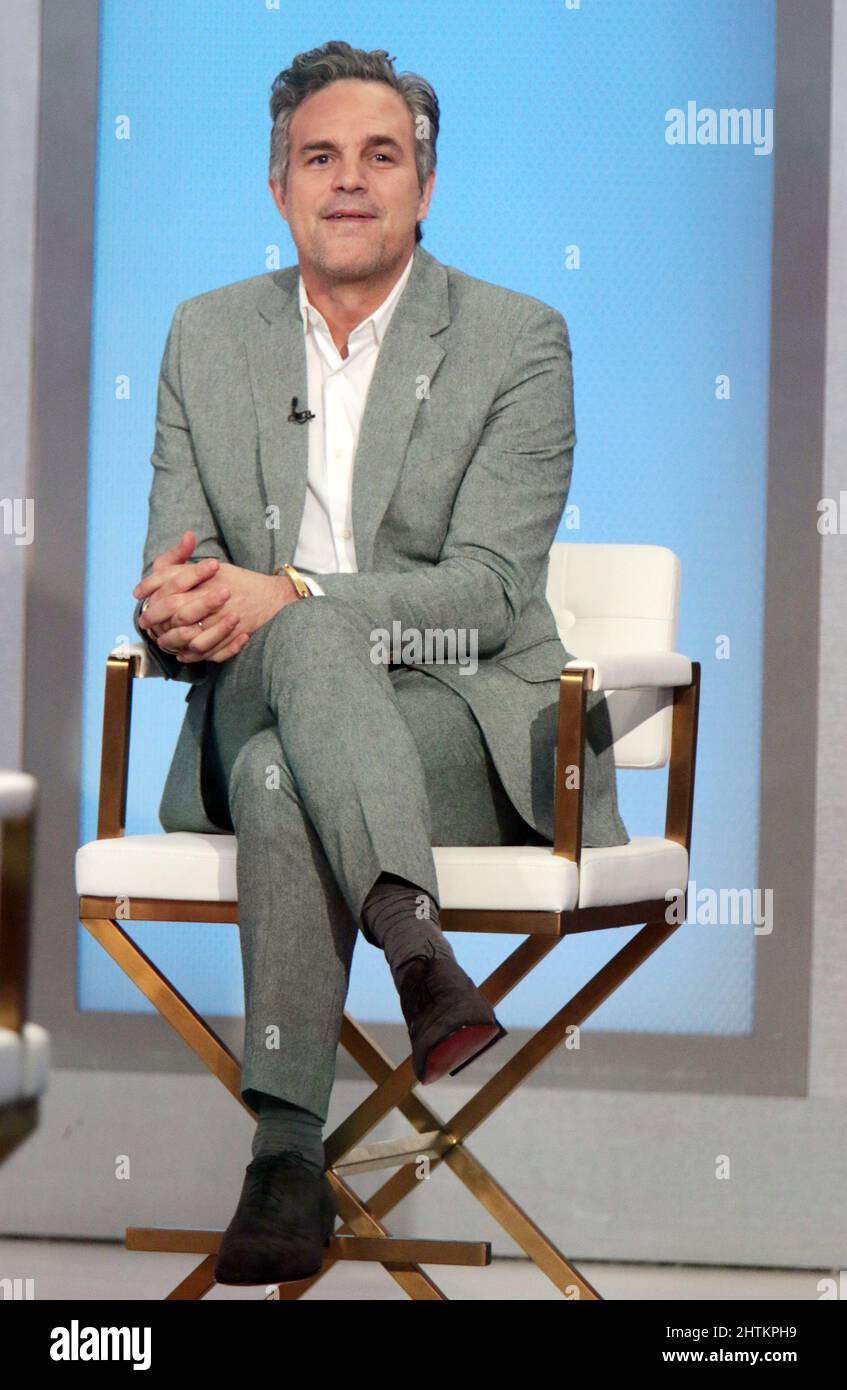 Mark Raphael New York, NY, USA. 01st Mar, 2022. Mark Ruffalo on the set of Good ...