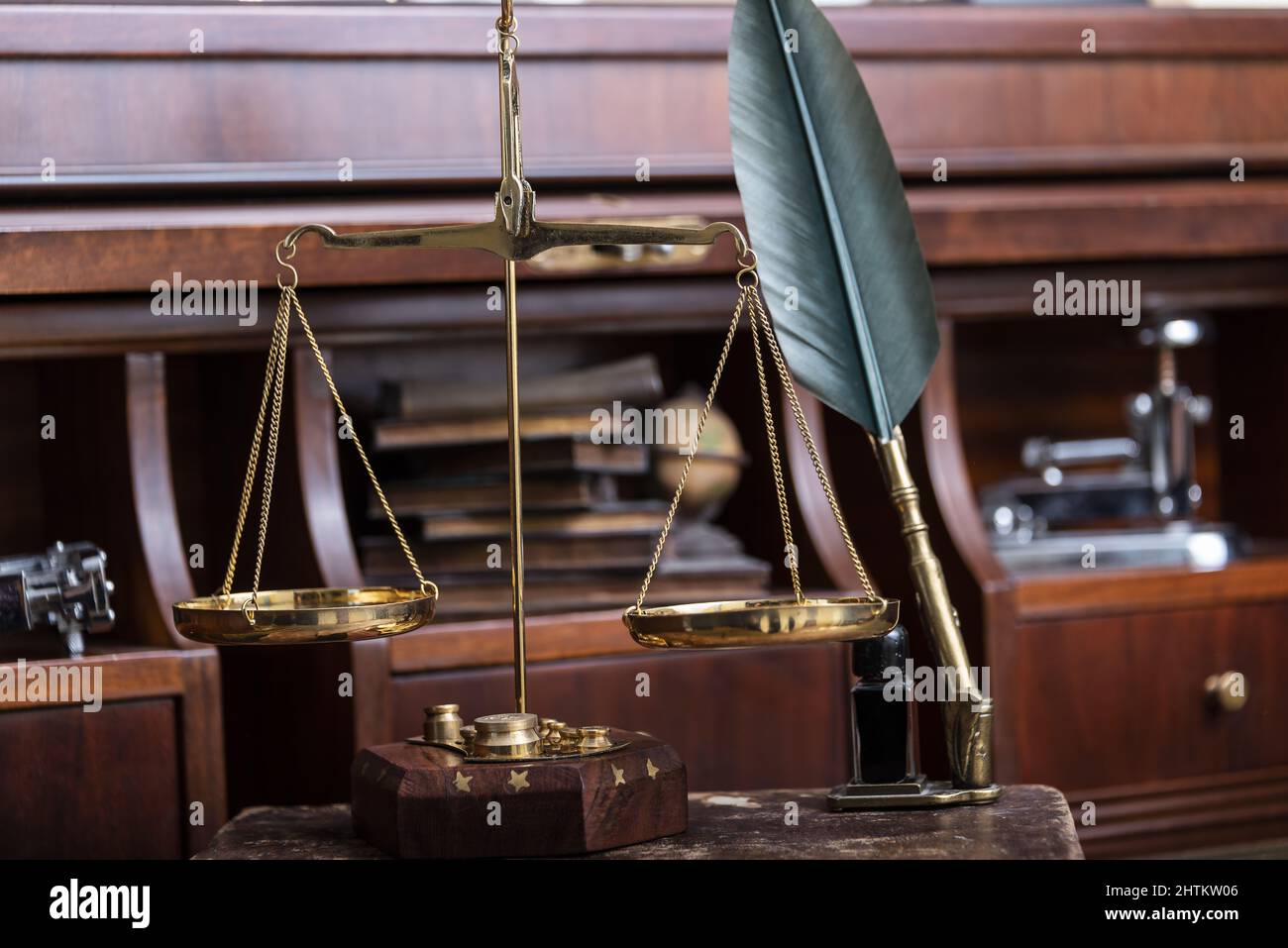 Notry Scale Scales justice law hammer hi-res stock photography and images - Alamy