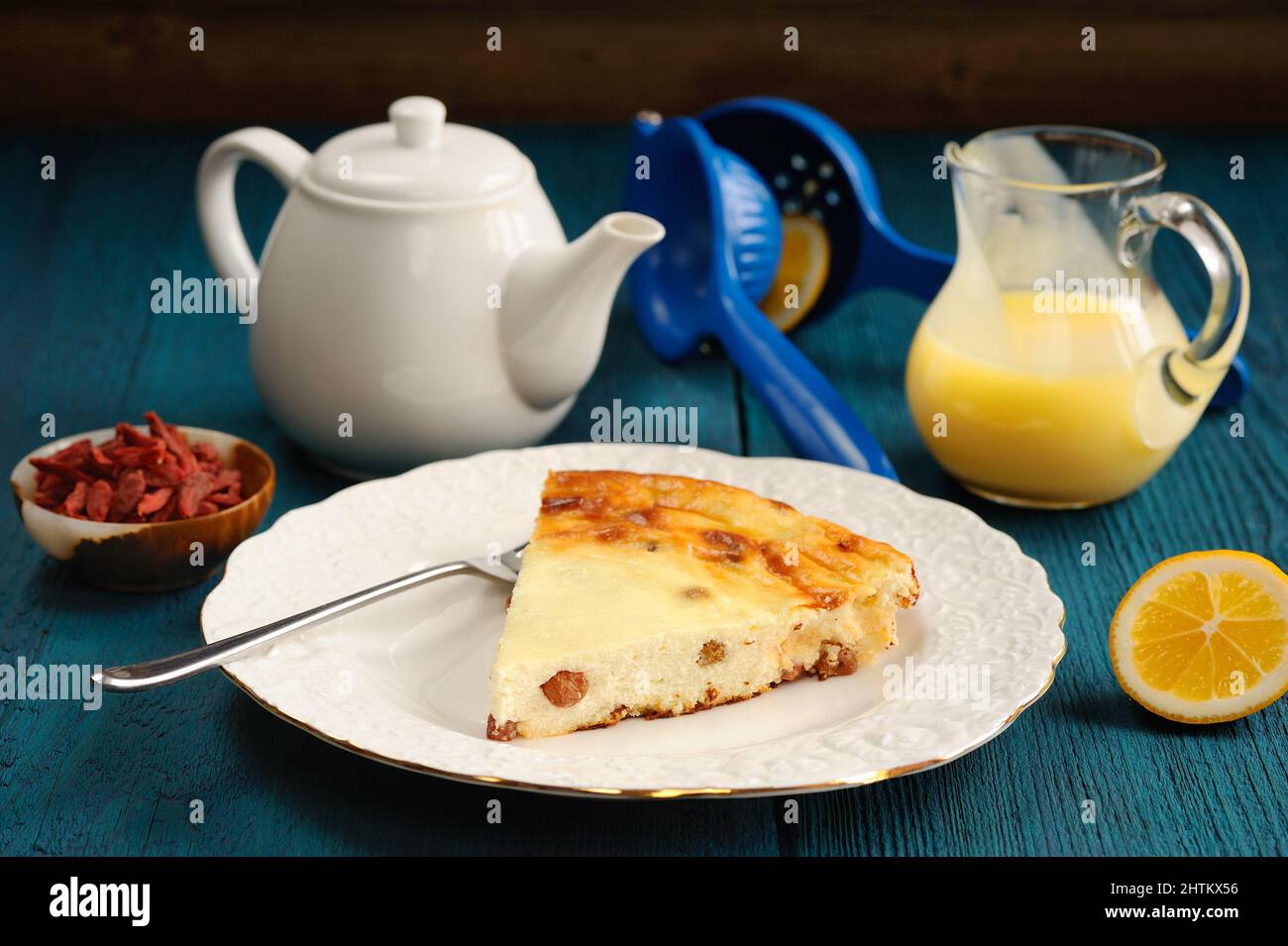 Homemade cottage cheese cheesecake with raisins, lemon curd, tea and