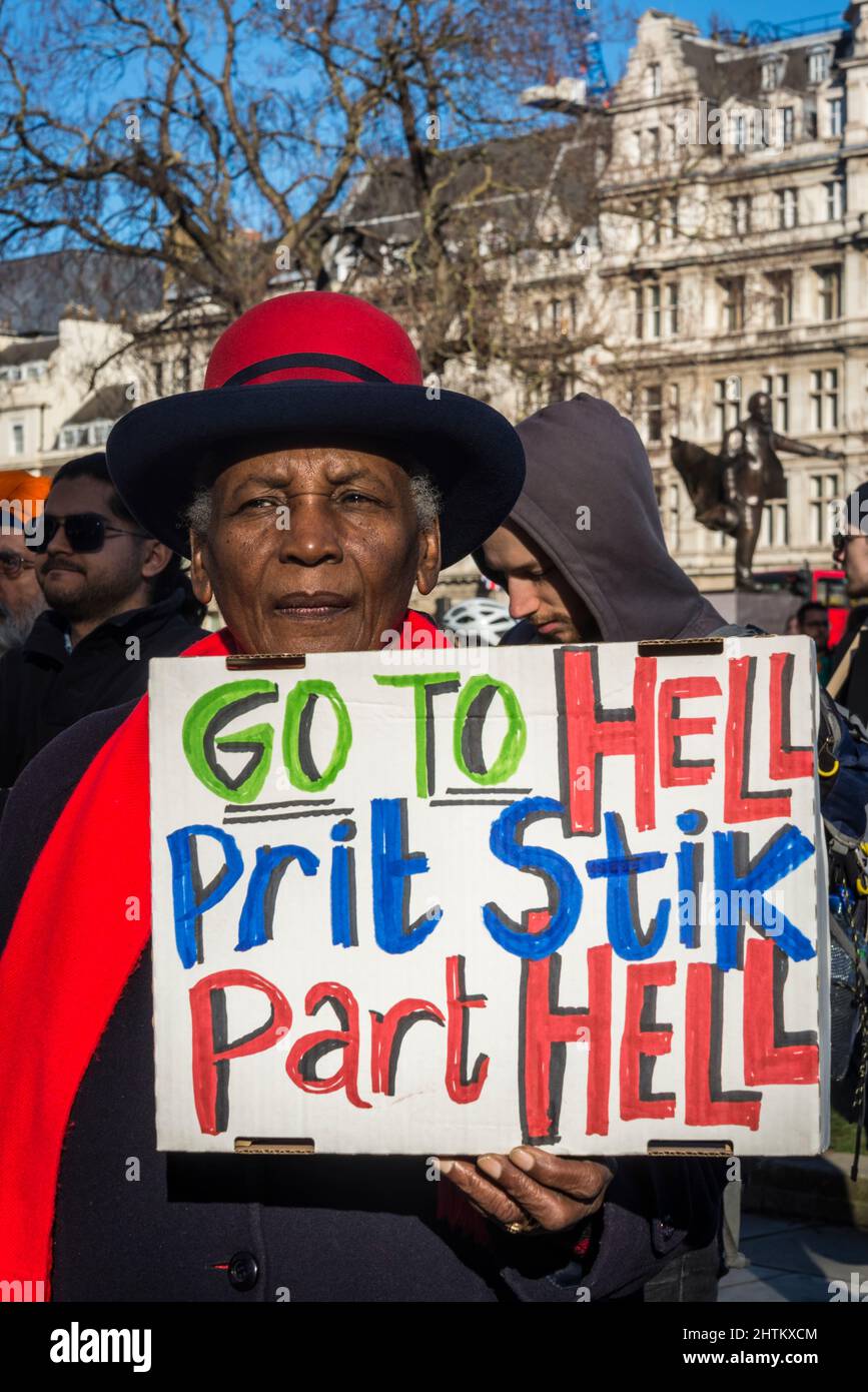 Protestor holding placard against Priti Patel and the Nationality and Borders Bill, Parliament Square, London, UK, 27th February 2022 Stock Photo