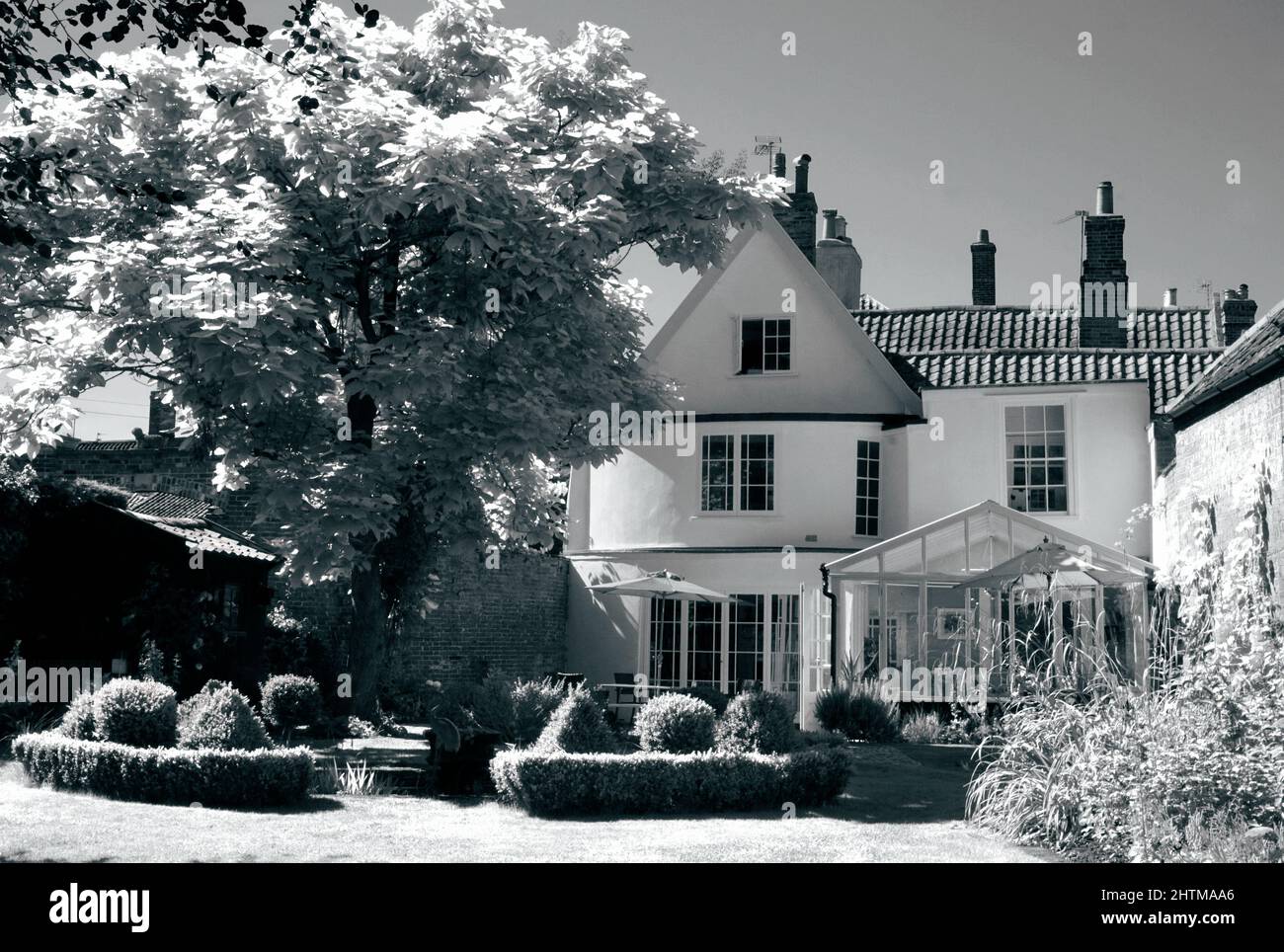 White washed house hi-res stock photography and images - Alamy