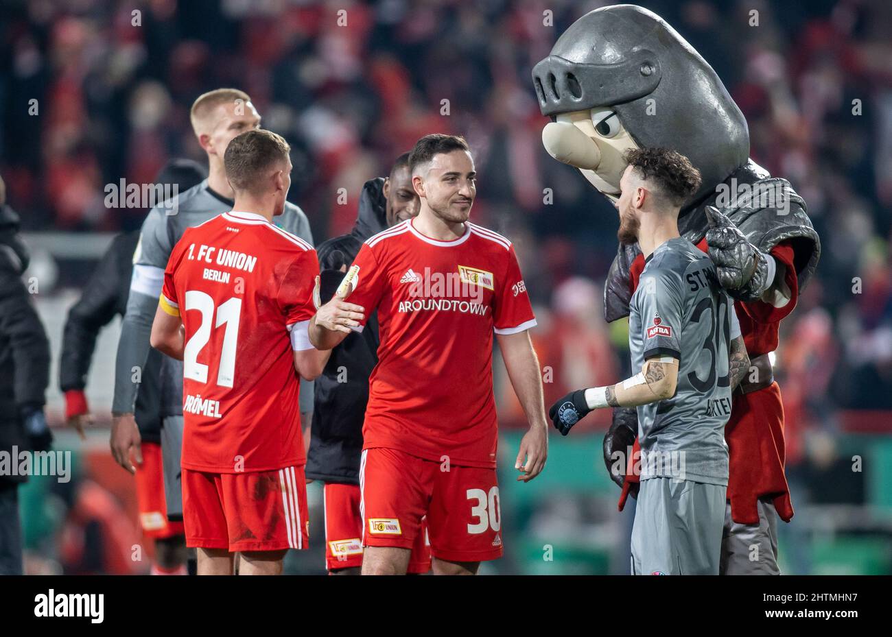 01 March 2022, Berlin: Soccer: DFB Cup, 1. FC Union Berlin - FC St. Pauli, quarterfinal, An der Alten Försterei. Marcel Hartel (2nd from right) of FC St. Pauli congratulates Berlin's Grischa Prömel (l), Kevin Möhwald (2nd from left) and mascot Ritter Keule on reaching the semifinals. Photo: Andreas Gora/dpa - IMPORTANT NOTE: In accordance with the requirements of the DFL Deutsche Fußball Liga and the DFB Deutscher Fußball-Bund, it is prohibited to use or have used photographs taken in the stadium and/or of the match in the form of sequence pictures and/or video-like photo series. Stock Photo
