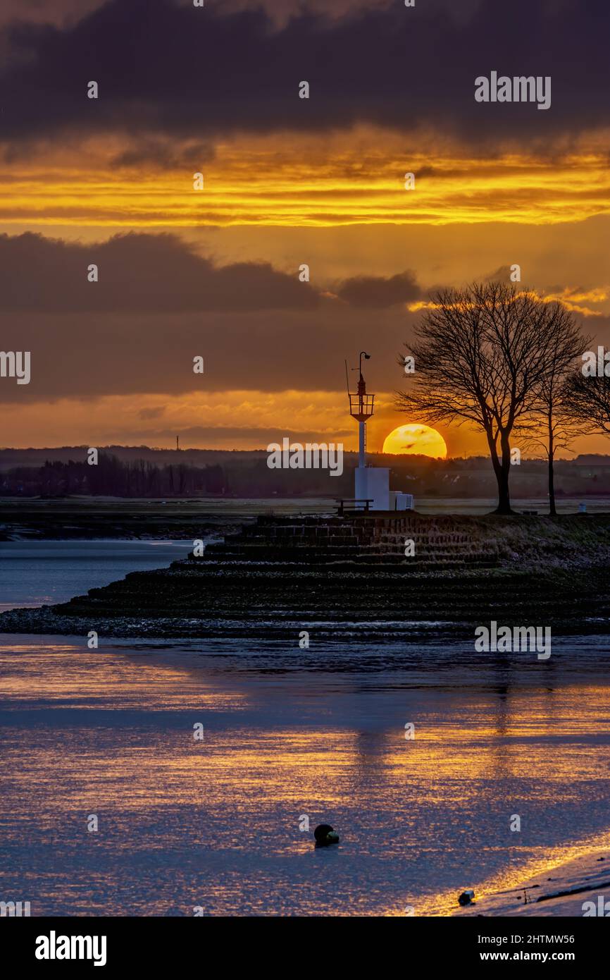 Saint Valery sur Somme, le soleil se lève dans la baie de Somme . Stock Photo