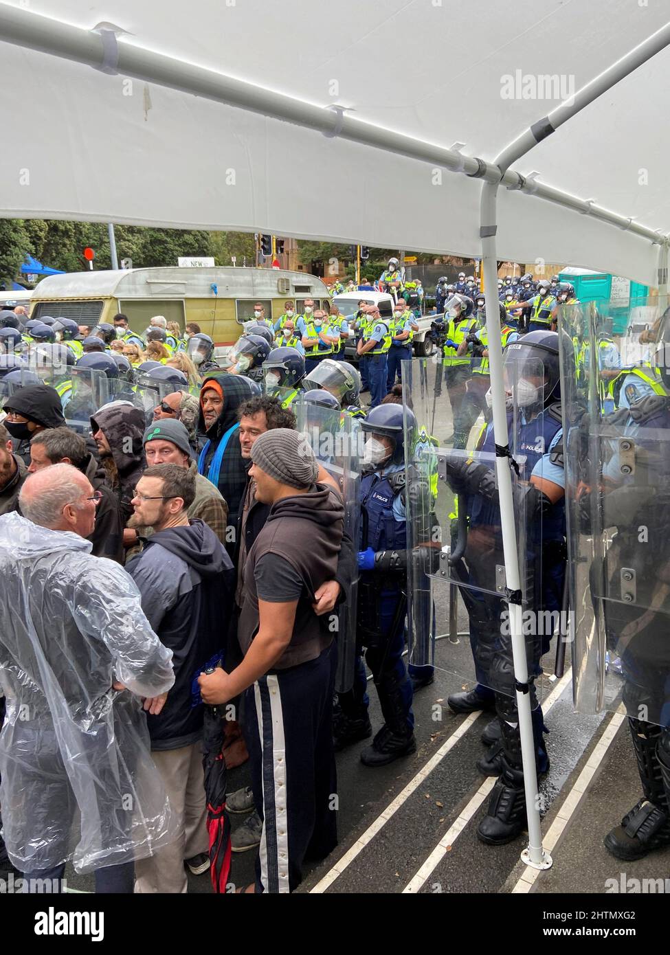 Police stand guard as protesters against the coronavirus disease (COVID-19) restrictions and vaccine mandates gather in front of the parliament in Wellington, New Zealand, March 2, 2022. REUTERS/Praveen Menon Stock Photo