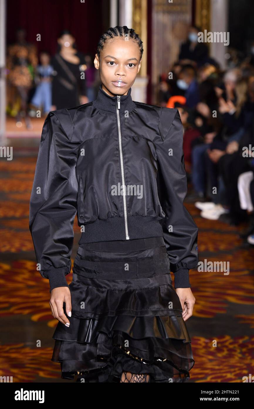 Paris, France. 01st Mar, 2022. Model Aaliyah Hydes walks on the runway at the Koche fashion show during Fall/Winter 2022 Collections Fashion Show at Paris Fashion Week in Paris, France on March 1 2022. (Photo by Jonas Gustavsson/Sipa USA) Credit: Sipa USA/Alamy Live News Stock Photo