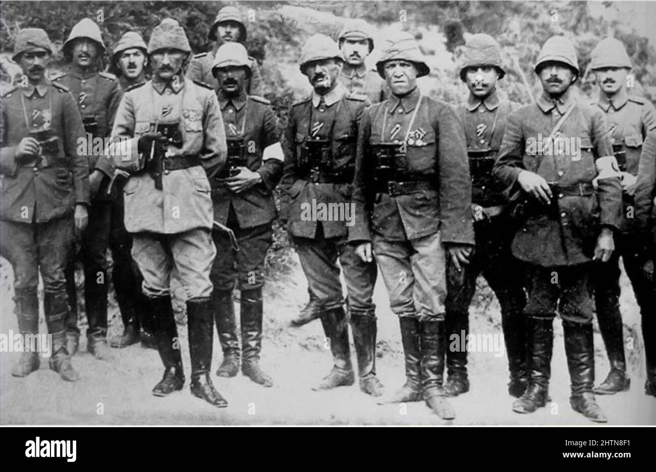 Mustafa Kemal (Atatürk) with Ottoman military officers during the Battle of Gallipoli, Çanakkale, 1915 Stock Photo