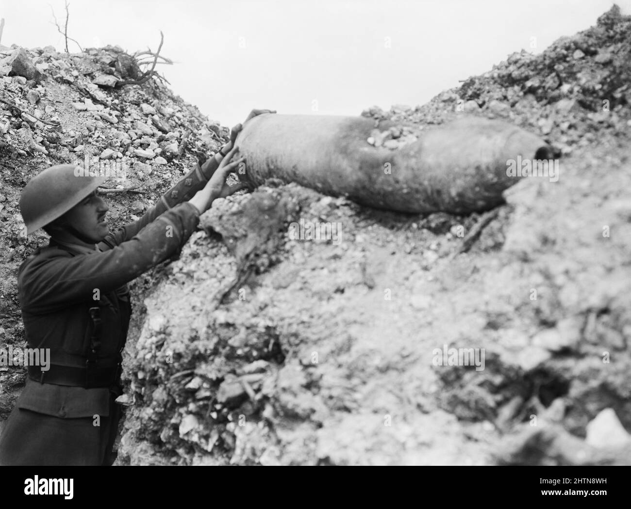Unexploded German shell in a trench near Thiepval, September 1916 during the Battle of the Somme Stock Photo