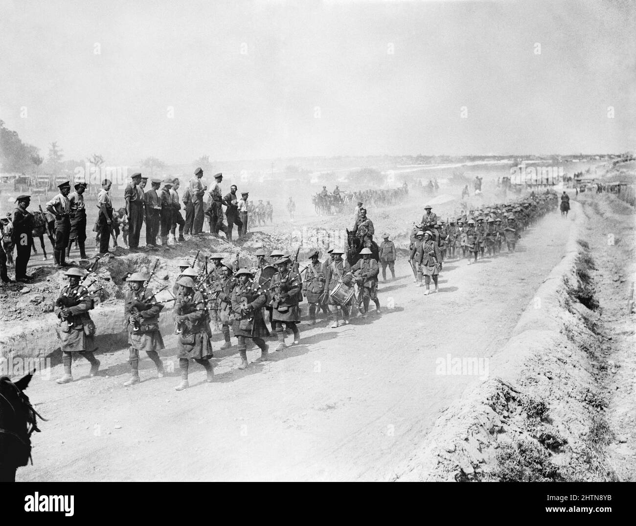 The Black Watch (then knownas the Royal Highlanders, now called the Royal Highland Regiment) marching back along the Fricourt-Albert road headed by their pipers. August 1916 during the Battle of the Somme Stock Photo