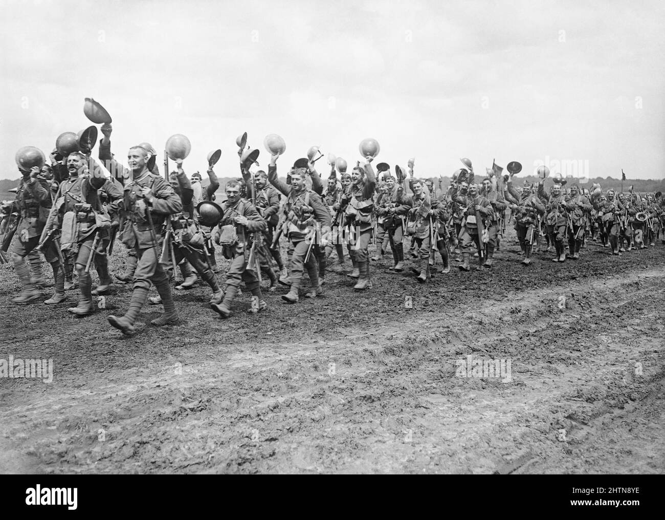 Troops of the 4th Battalion, Worcestershire Regiment (29th Division) marching to the trenches; Acheux-en-Amiénois, 27 June 1916. Stock Photo