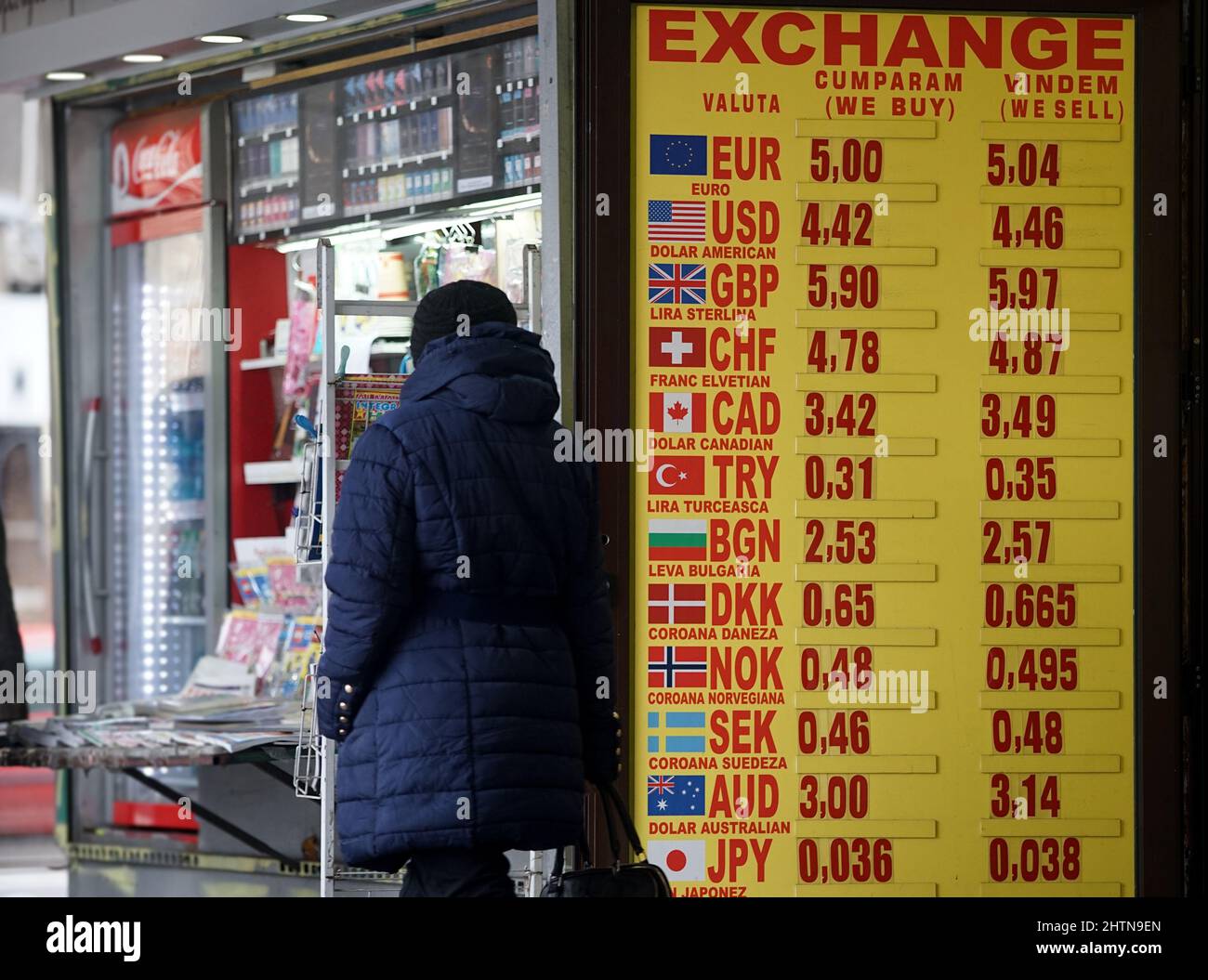 Currency exchanger hi-res stock photography and images - Alamy