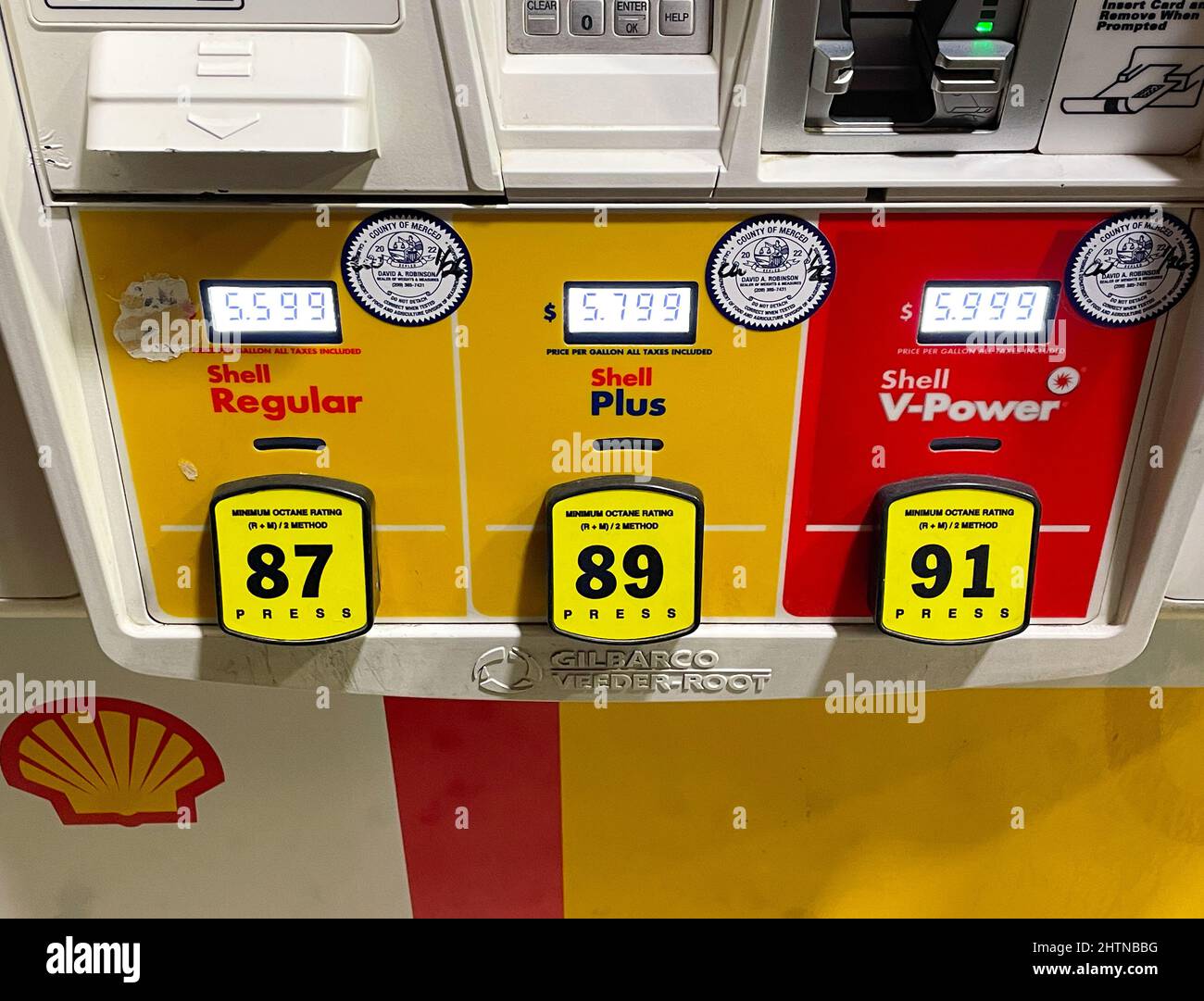 California U S A 28th Feb 22 Shell Gas Pump Shut Down With Caution Tape Credit Image C Amy Katz Zuma Press Wire Stock Photo Alamy