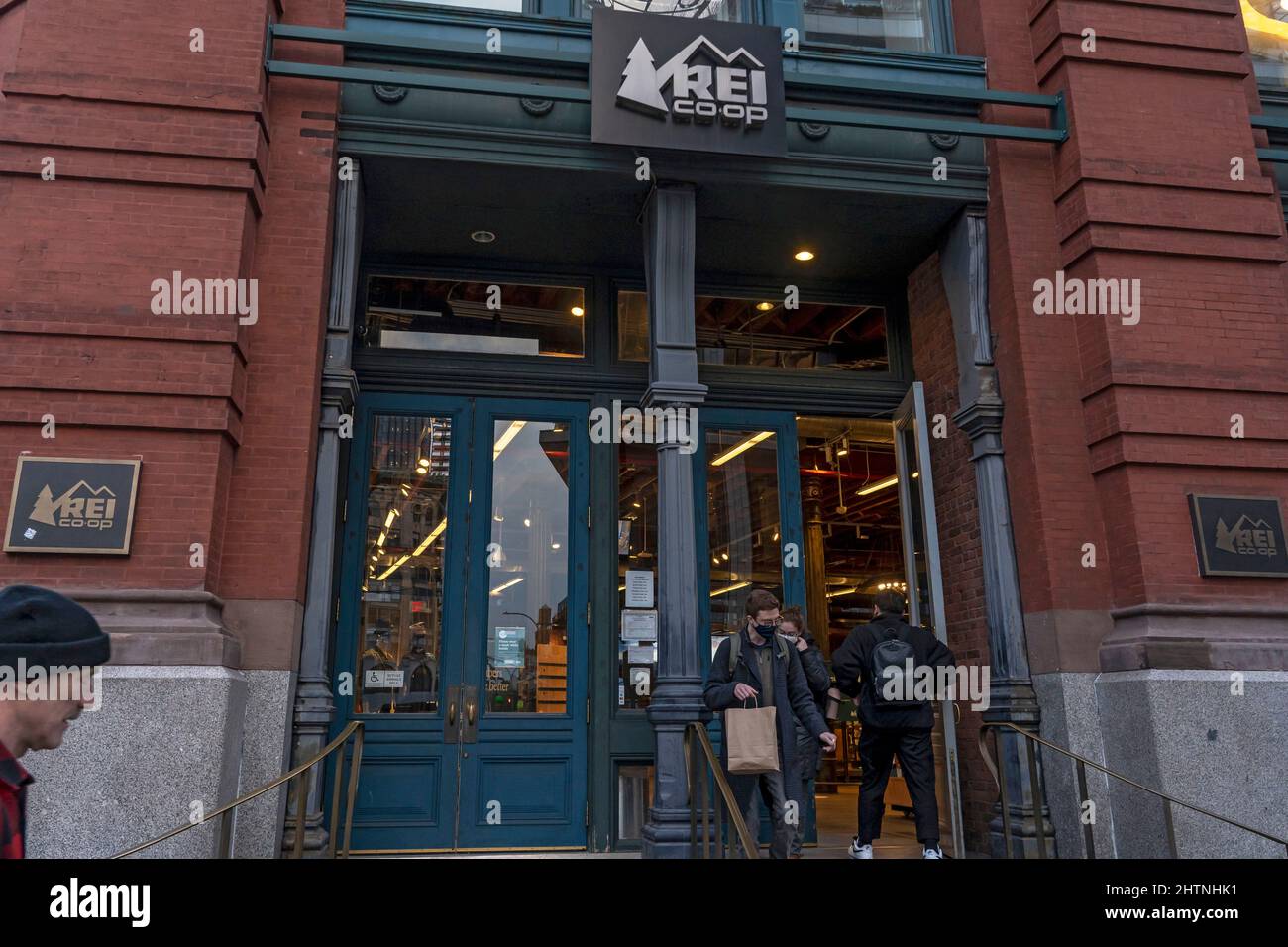 Rei store hi-res stock photography and images - Alamy