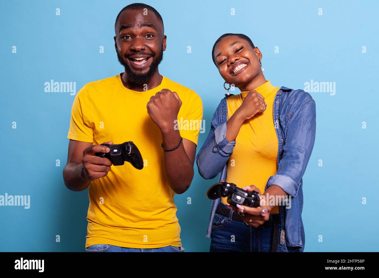 Cheerful boyfriend and girlfriend playing video games to win. Happy couple  using controller to play online game and winning gameplay on console.  People holding joystick to have fun Stock Photo - Alamy