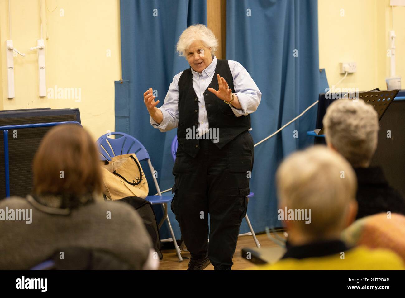 Brighton City Singers with choirmaster MJ Paranzino in Hove, East Sussex, UK Stock Photo