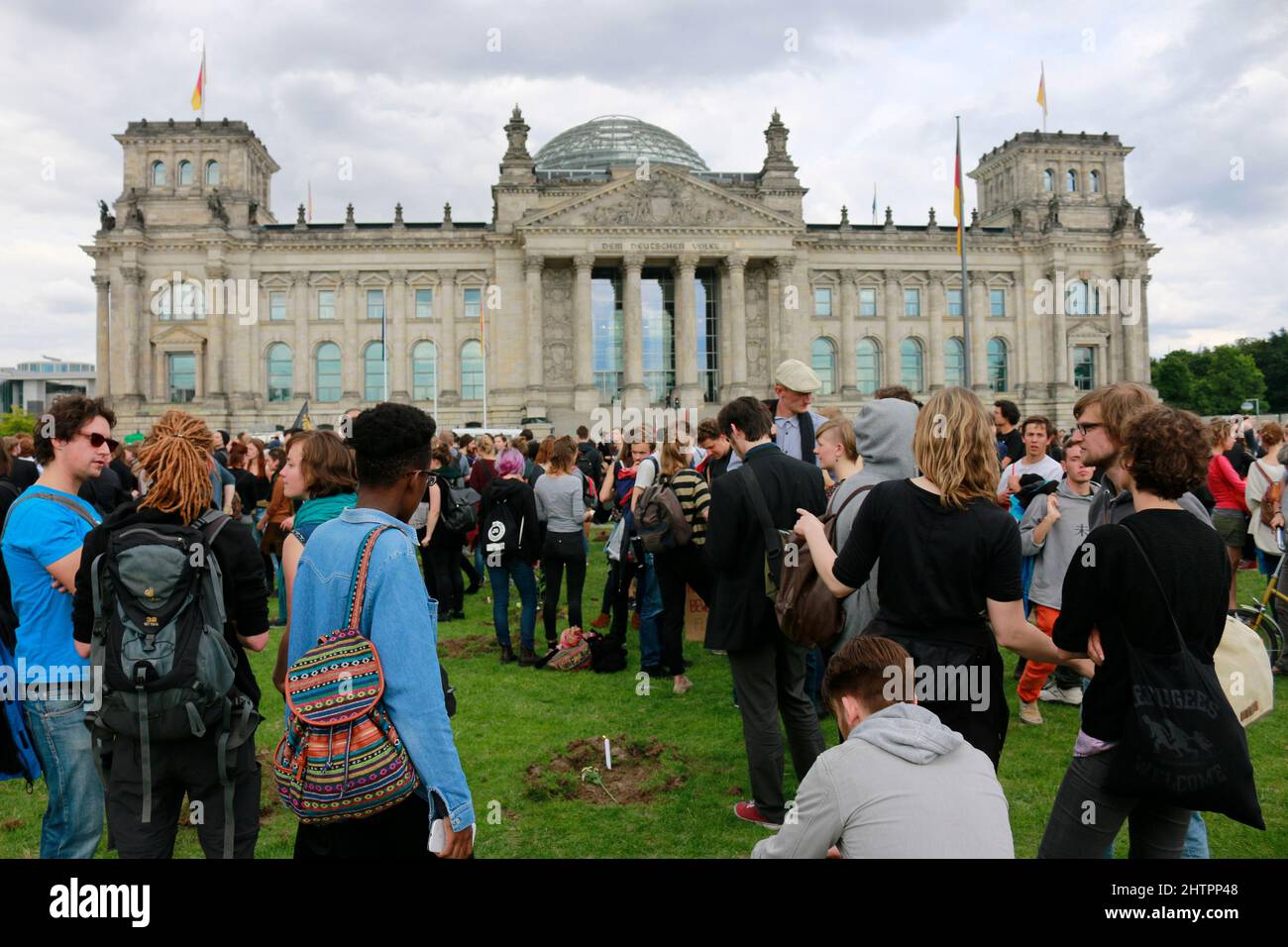 Impressionen - Demonstration unter dem Motto 'Die Toten kommen' der Kuenstlergruppe 'Zentrum fuer politische Schoenheit ZPS' vor dem Reichstag, 21. Ju Stock Photo