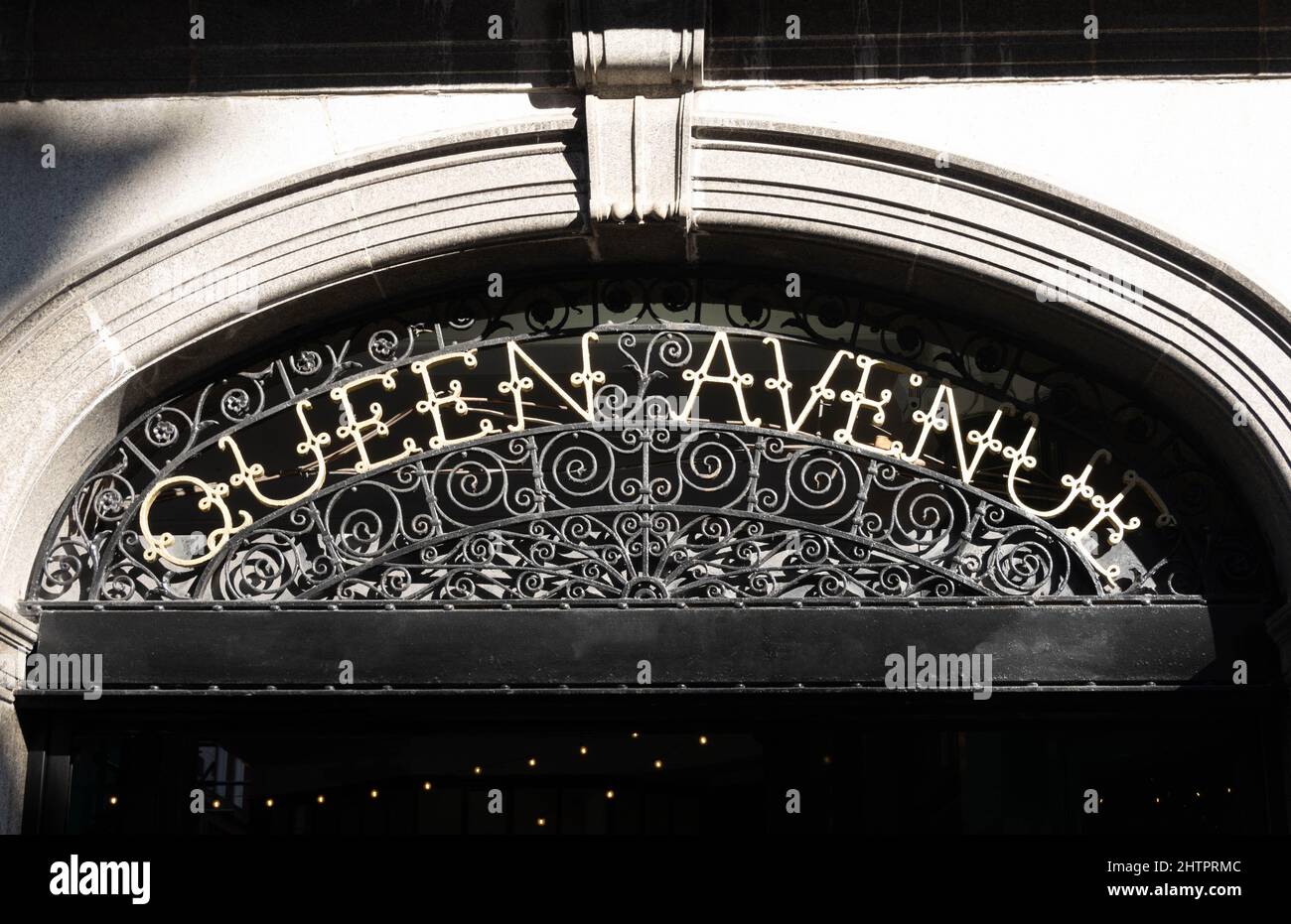 Castle Street entrance to Queen Avenue in Liverpool Stock Photo - Alamy