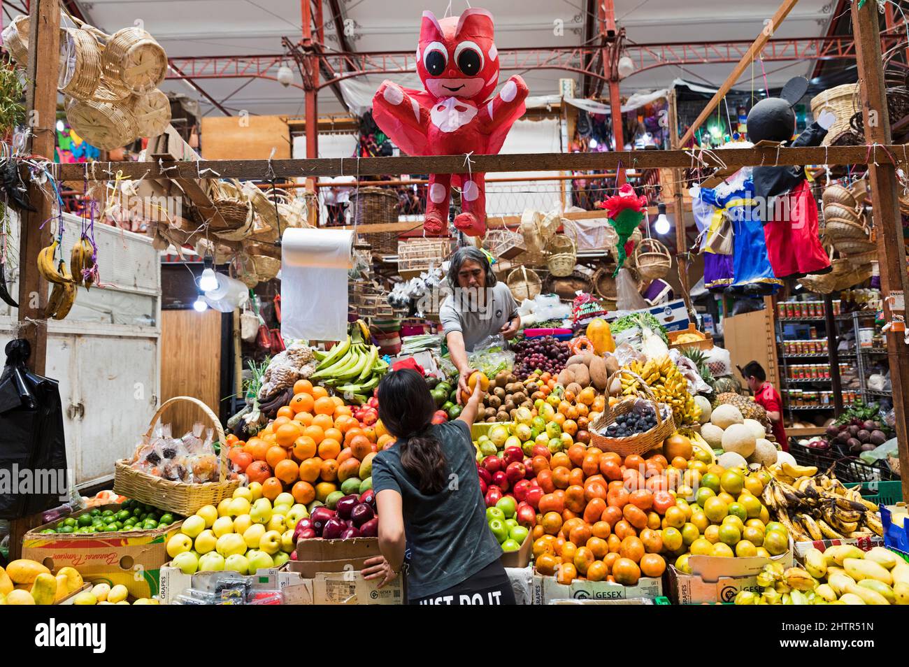 Mexico, Guanajuato,Guanajuato, Mercado Hidalgo, fresh fruit market Stock Photo