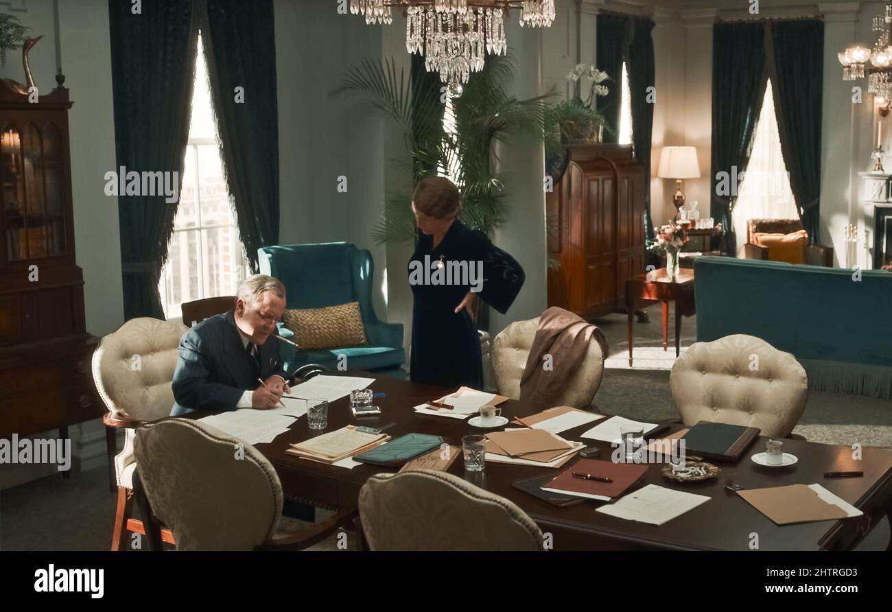 USA. Gillian Anderson and Kiefer Sutherland in a scene from the (C)Showtime  new series : The First Lady (2022). Plot: In the East Wing of the White  House, many of history's most