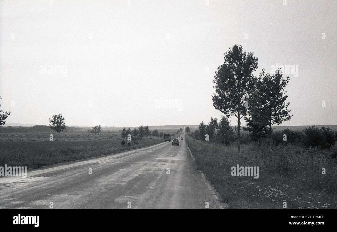 1950s, historical, long straight open road in the Oxfordshire countryside, England, UK, with fields either side and with no road markings, possibly an old roman road. Stock Photo