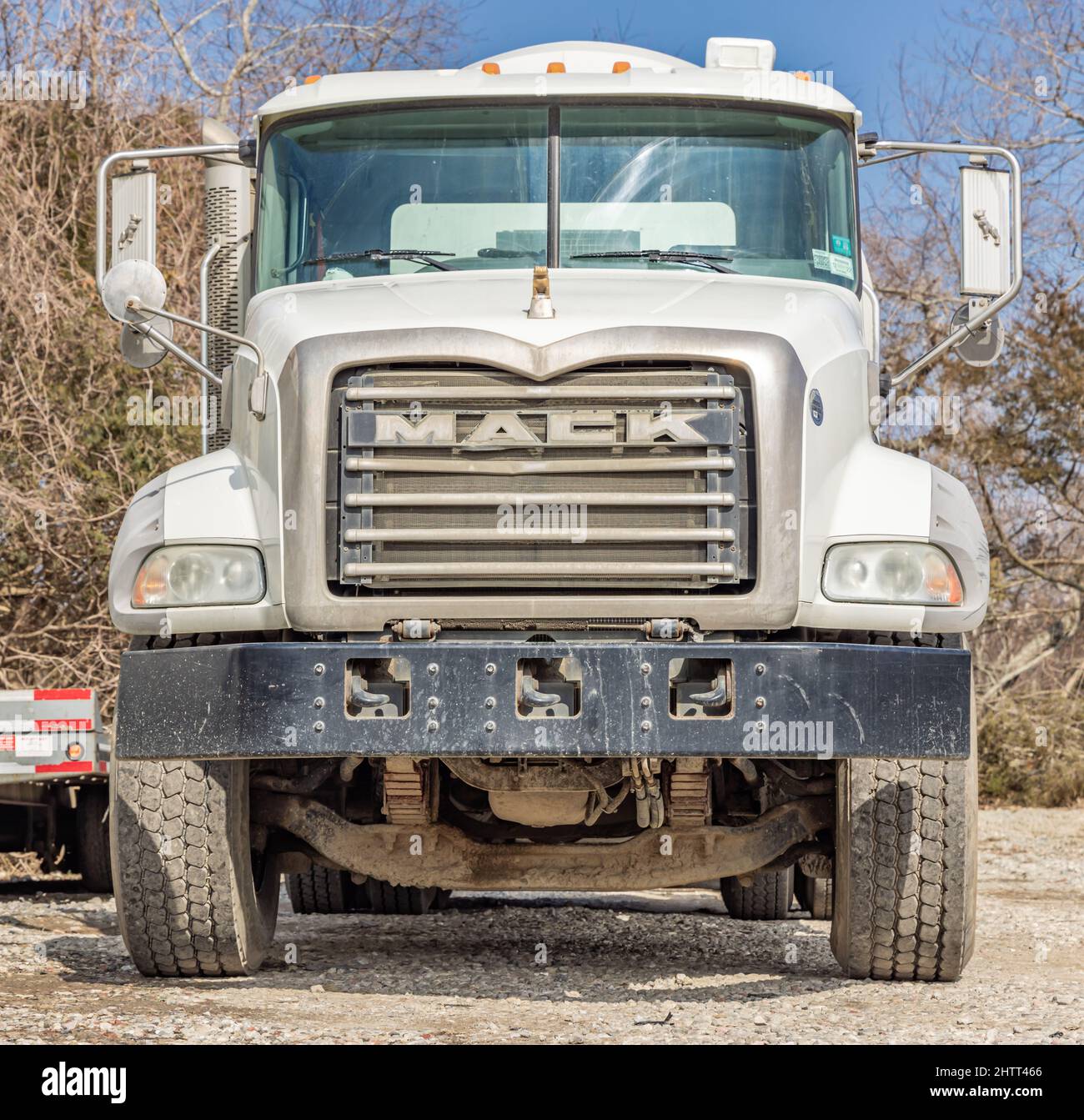 Front of mack truck hi-res stock photography and images - Alamy