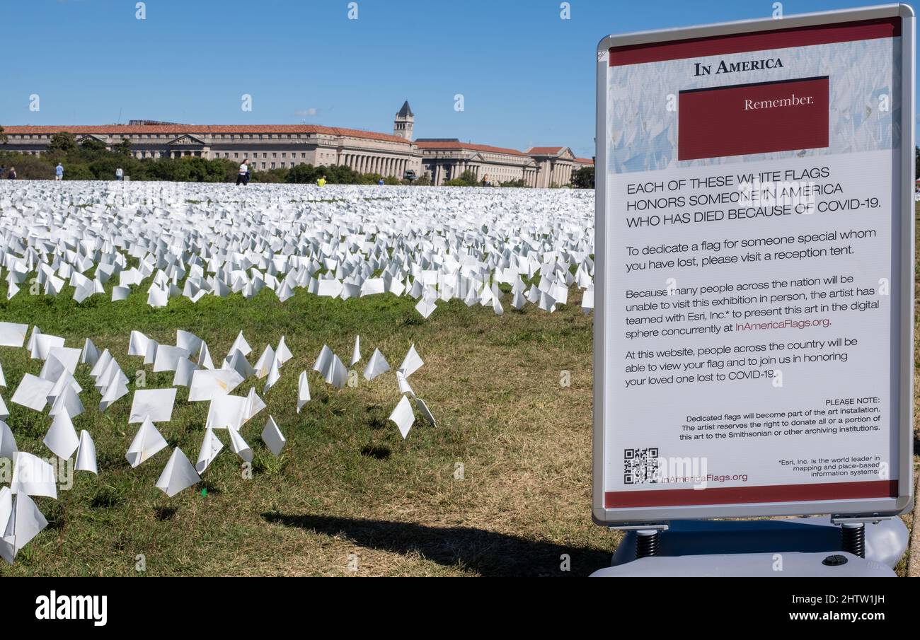 Washington, DC, USA. In America: Remember, an Artistic Installation to Commemorate COVID Dead. Artist Suzanne Brennan Firstenberg. September 2021. Stock Photo