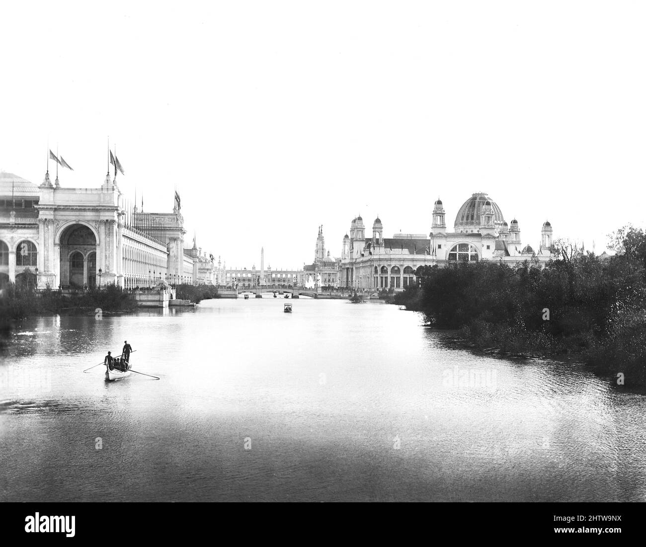 Manufactures and Liberal Arts Building (left), Administration Building (right) and Grand Basin, World's Columbian Exposition, Chicago, Illinois, USA, Frances Benjamin Johnston, 1893 Stock Photo