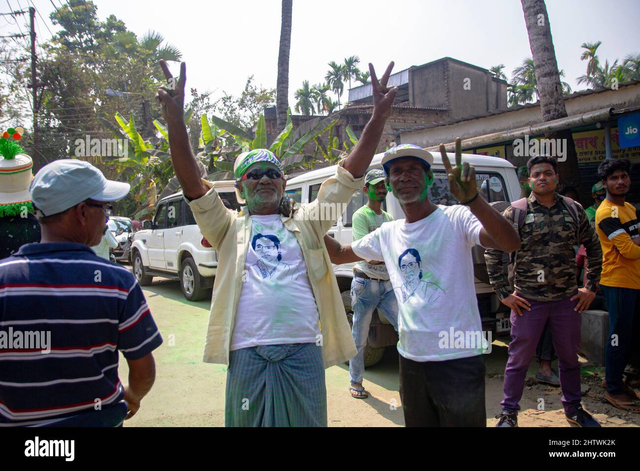 Kolkata, India. 02nd Mar, 2022. Green storm rages in Rajpur Sonarpur municipal polls, 33 out of 35 wards occupied by Trinamool. (Photo by Sudip Chanda/Pacific Press) Credit: Pacific Press Media Production Corp./Alamy Live News Stock Photo