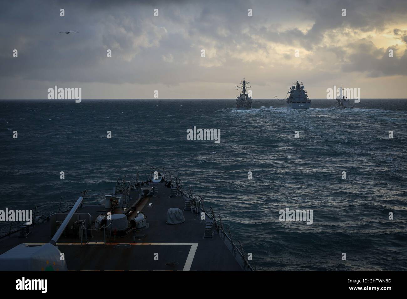 From left right guided missile destroyer hi-res stock photography and  images - Alamy