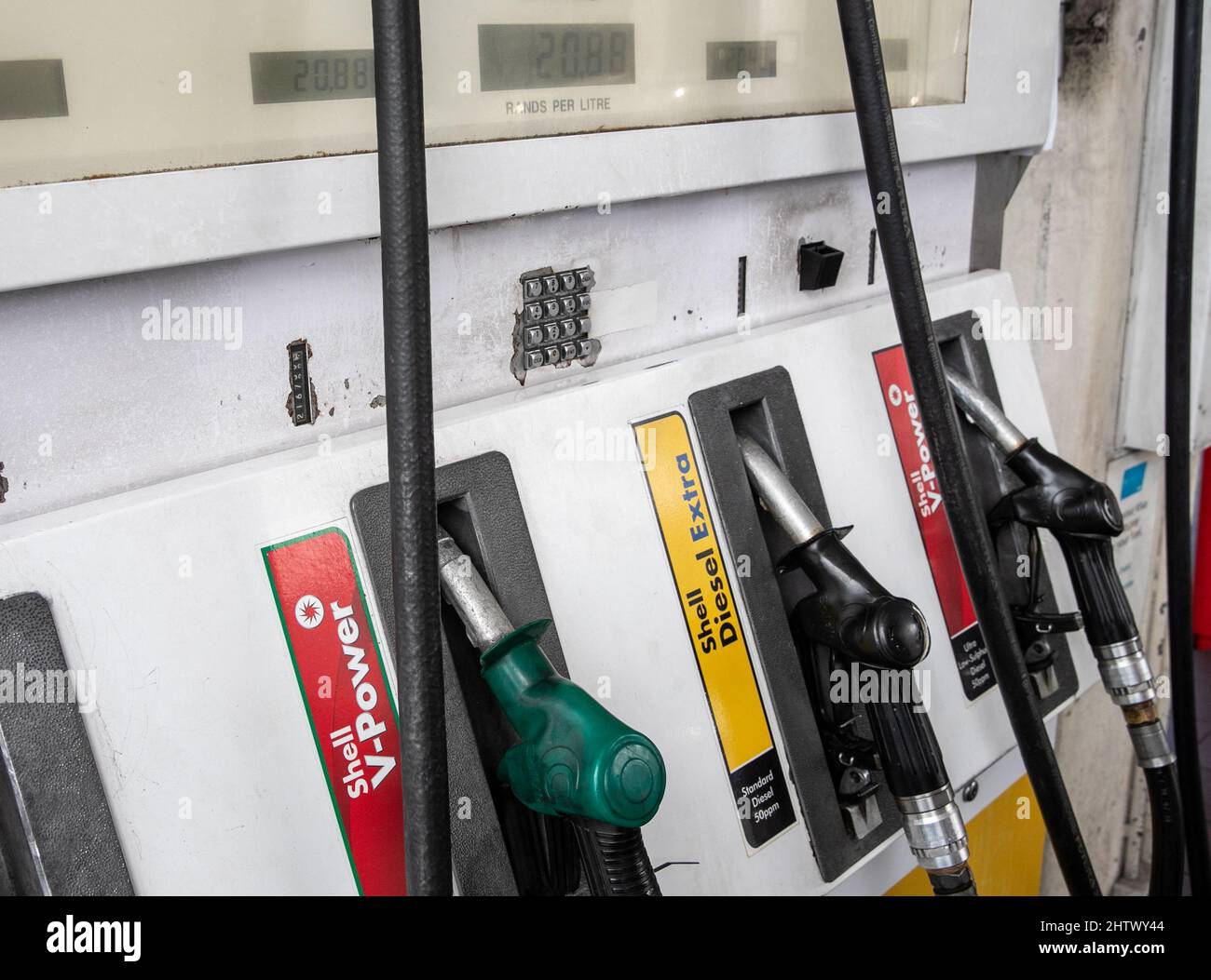 Cape Town. 2nd Mar, 2022. Photo taken on March 2, 2022 shows a fuel