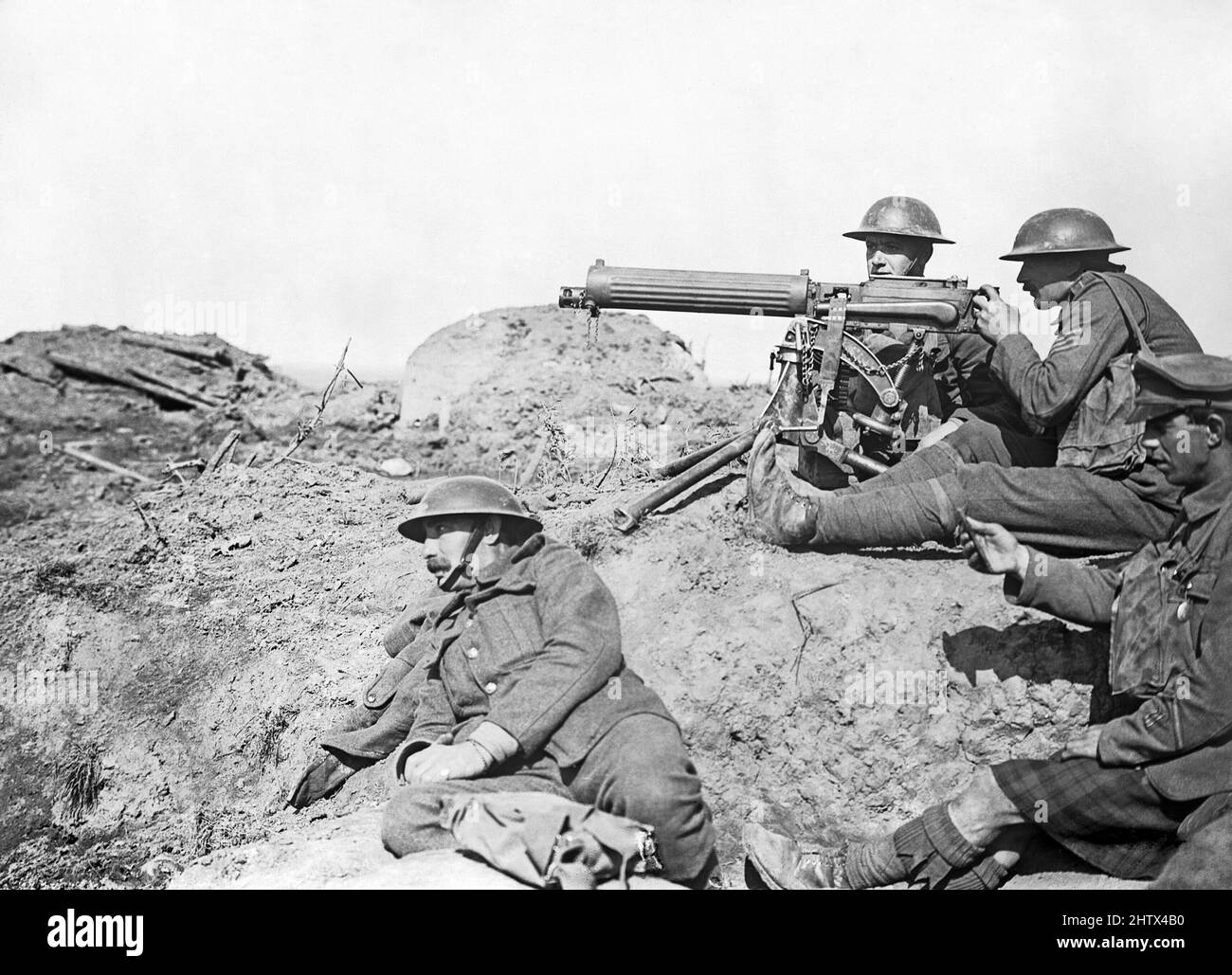 British Vickers machine gun crew during the Battle of Menin Road Ridge in the Ypres Salient in Flanders, Belgium Stock Photo
