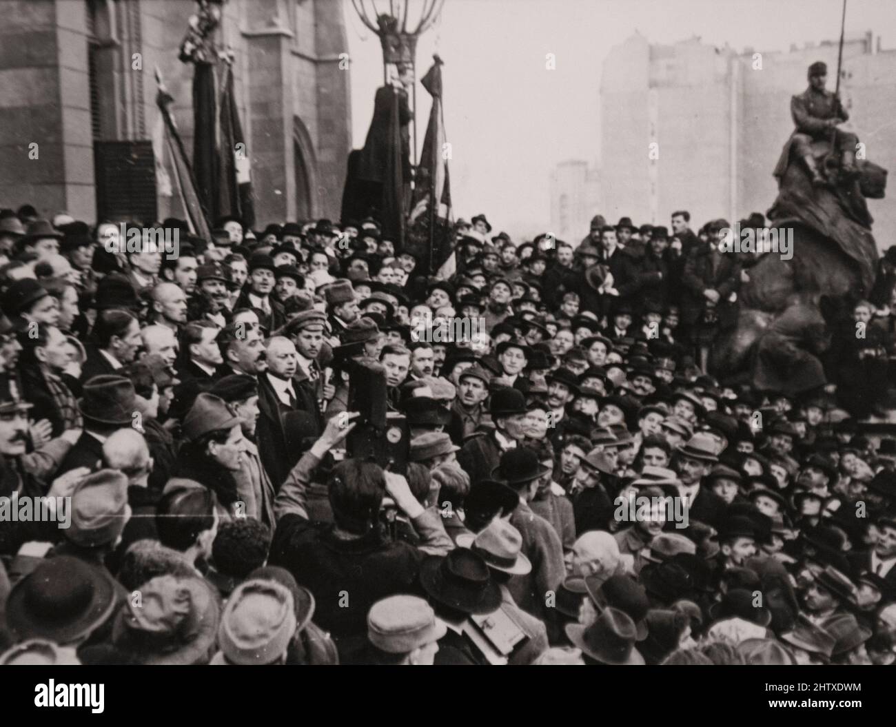 Hungarian Soviet Republic: Bela Kun giving a speech outside Parliament - 23 March 1919 Stock Photo