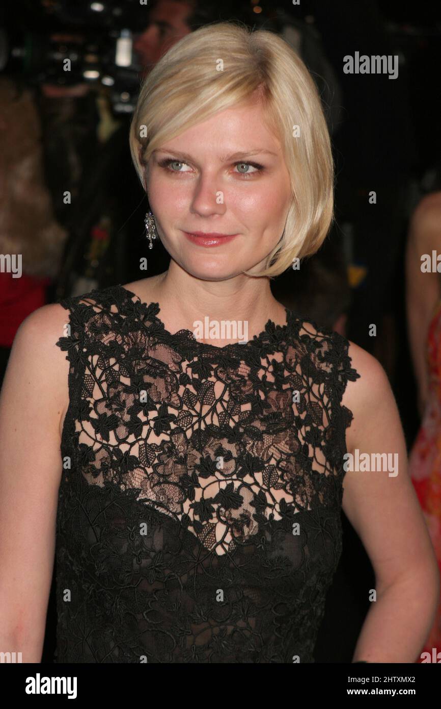 Kirsten Dunst attends the Vanity Fair Oscar Party at Mortons in West