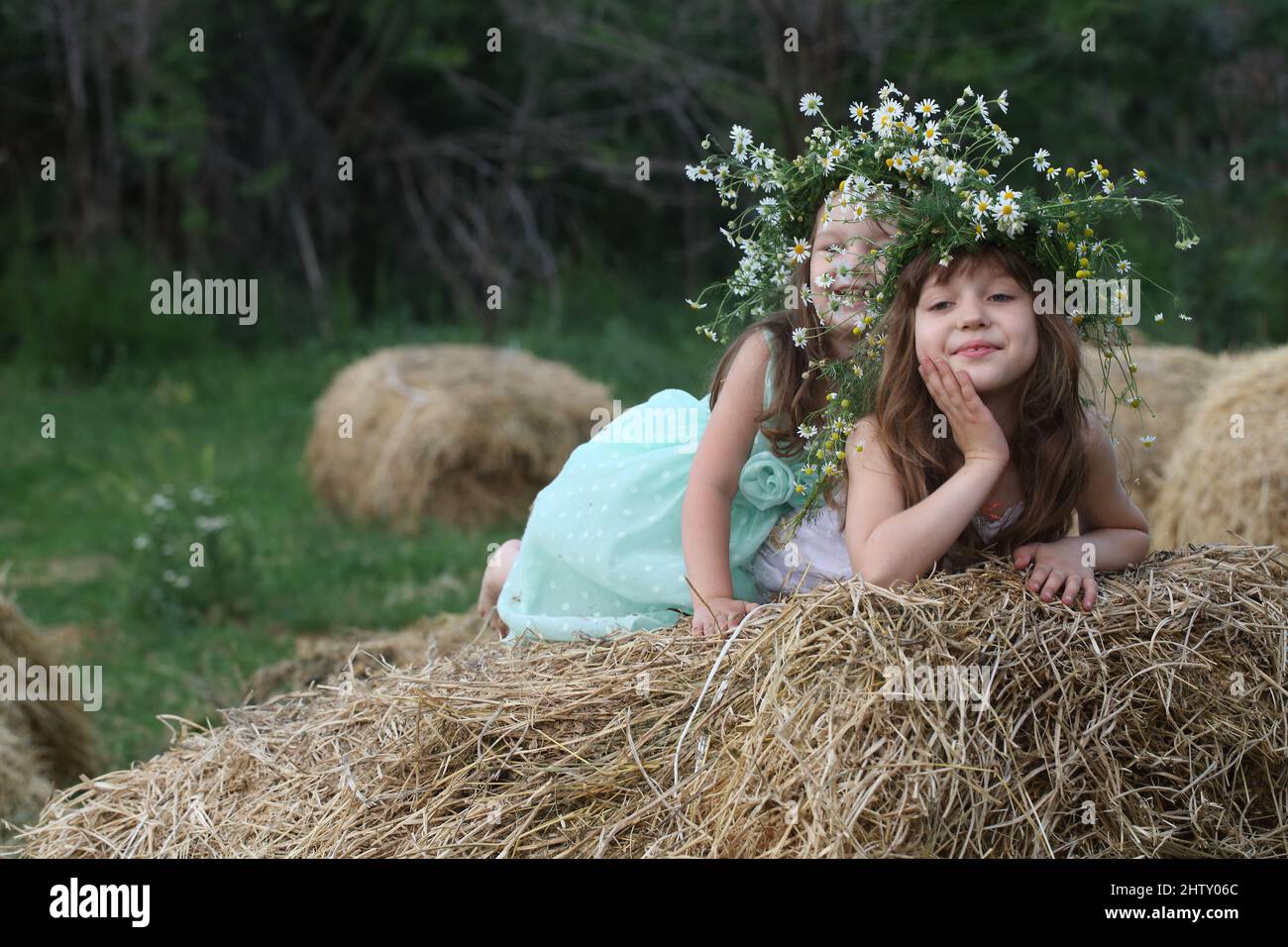 Two little girls playing in a wheat field Stock Photo - Alamy