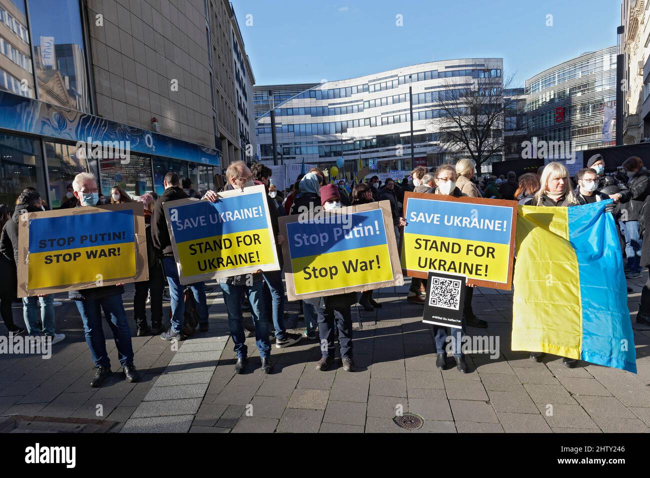 Demonstrators with protest placards against the Russian invasion of Ukraine, Ukraine war, Stop Putin Stop War, peace demonstration at Schadowplatz Stock Photo