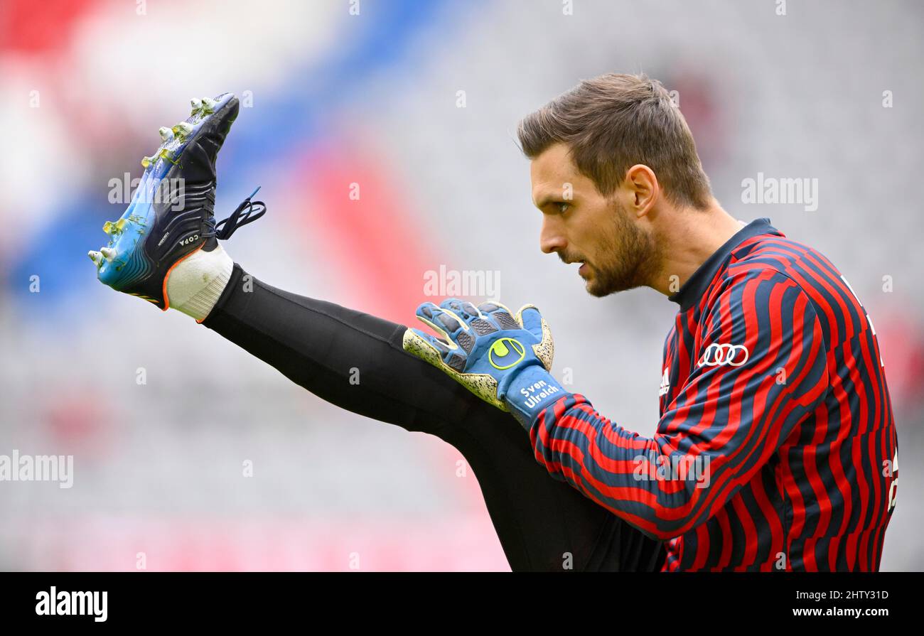 Goalkeeper Sven Ulreich FC Bayern Munich FCB warming up, Allianz Arena