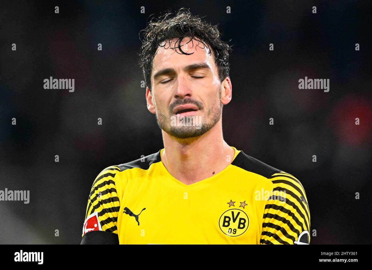 Disappointment for Mats Hummels Borussia Dortmund BVB, WWK Arena, Augsburg, Bayern, Germany Stock Photo