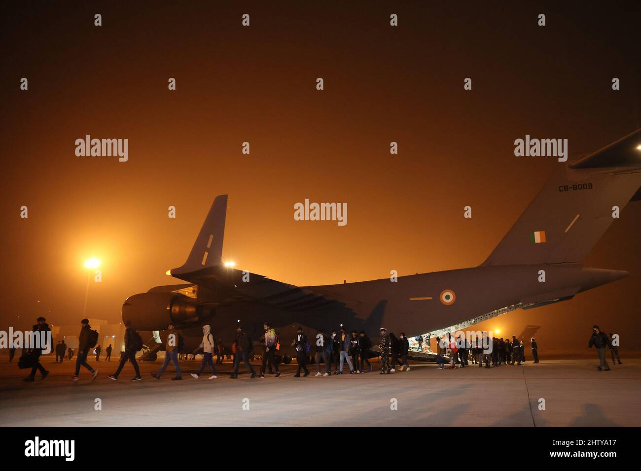 Uttar Pradesh, New Delhi, India. 2nd Mar, 2022. Indian national students stranded in Ukraine evacuated from crisis-hit Ukraine by Indian Air Force Plane arrives on a C-17 Globemaster aircraft at Hindon Air Force Station in Ghaziabad, amid the ongoing Russian invasion. (Credit Image: © Karma Sonam Bhutia/ZUMA Press Wire) Credit: ZUMA Press, Inc./Alamy Live News Stock Photo