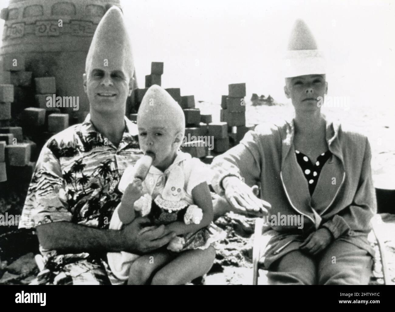 American actor Dan Aykroyd, Jane Curtin, and Michelle Burke in the movie Coneheads, USA 1993 Stock Photo