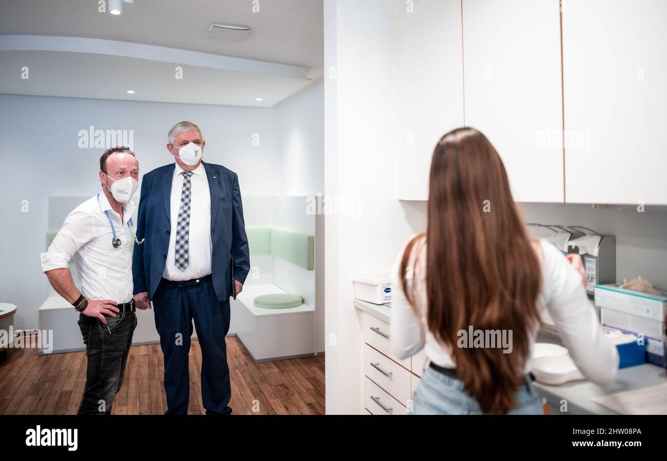 Krefeld, Germany. 03rd Mar, 2022. Physician Christian Einfalt (l) and Karl-Josef Laumann (CDU), Minister of Health of North Rhine-Westphalia, stand in the rooms of Einfalt's practice and talk to an assistant. The minister visited the family doctor's practice to get an idea of vaccination activities and the daily work routine. Credit: Fabian Strauch/dpa/Alamy Live News Stock Photo