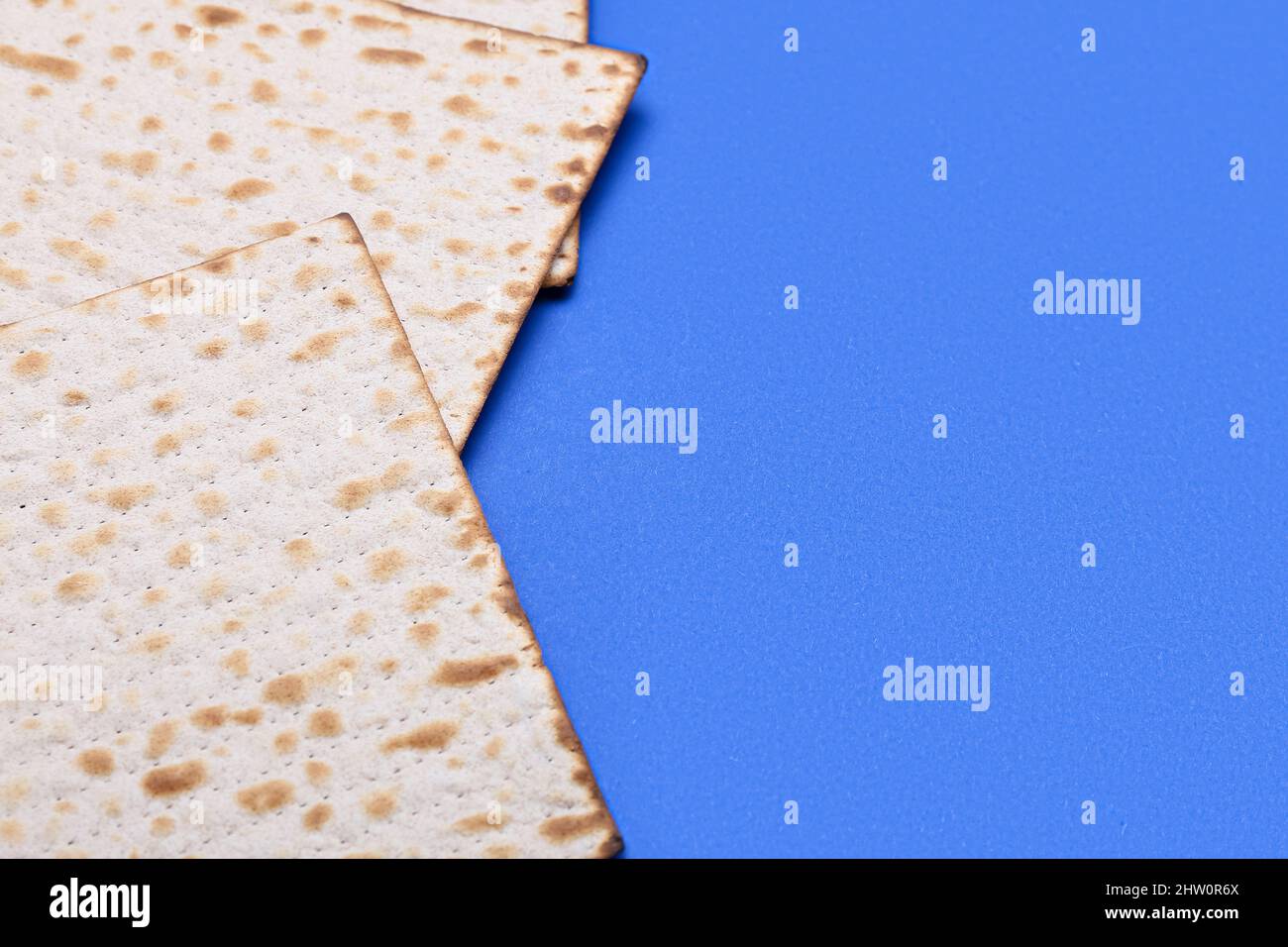 Jewish flatbread matzo for Passover on blue background Stock Photo Alamy