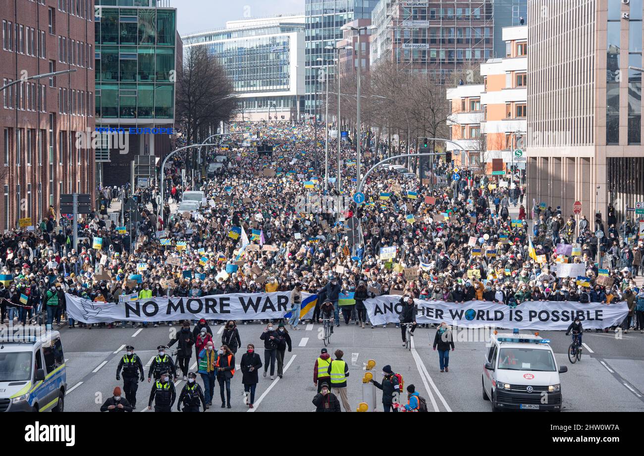 Hamburg, Germany. 03rd Mar, 2022. Many thousands of demonstrators walk down Willy-Brandt-Strasse, a main thoroughfare in Hamburg, carrying banners reading ''No more war'.' and ''Another world is possible'.' The Fridays for Future organization is taking to the streets around the world this Thursday to express solidarity with Ukraine and to protest Russia's attack on the country. Credit: Daniel Reinhardt/dpa/Alamy Live News Stock Photo